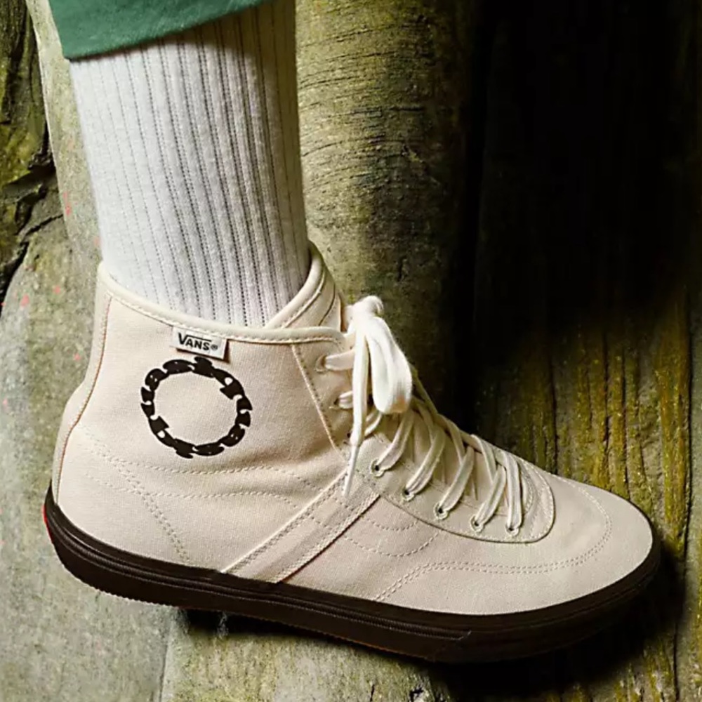 Vans Men’s Crockett High Decon X
Quasi White
VN0007QVTBD
Sneakers - Picture 2 of 16